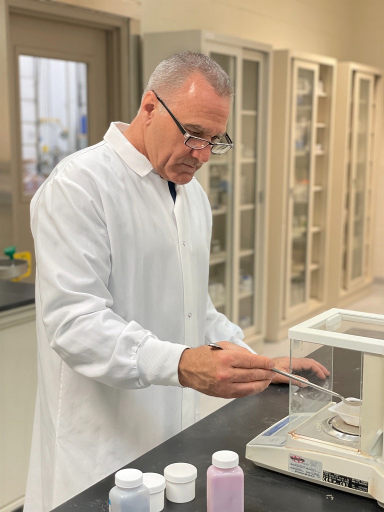 Christian Drapeau, MSc conducting analytical research in the laboratory